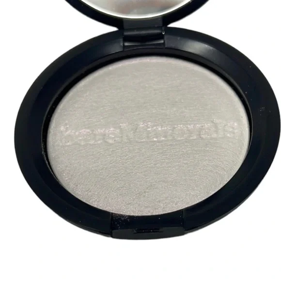 Bare Minerals Highlighter in WHIMSY & Beautiful Finish Foundation Brush - Picture 6 of 10